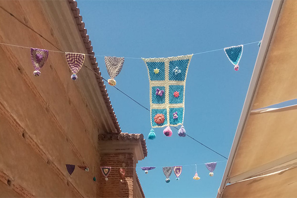 Art-hanging-in-the-Spanish-streets