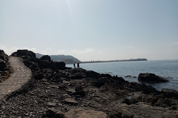 Fishermen-on-the-costal-path