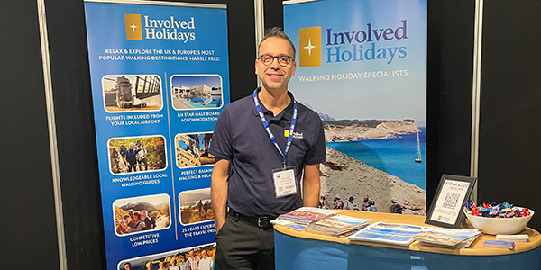 Steve-West-the-group-leisure-and-travel-show-seminar-stage-busy-show