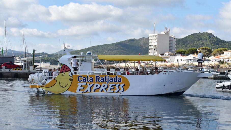 Cal RatjadaExpress boat leaving the port.