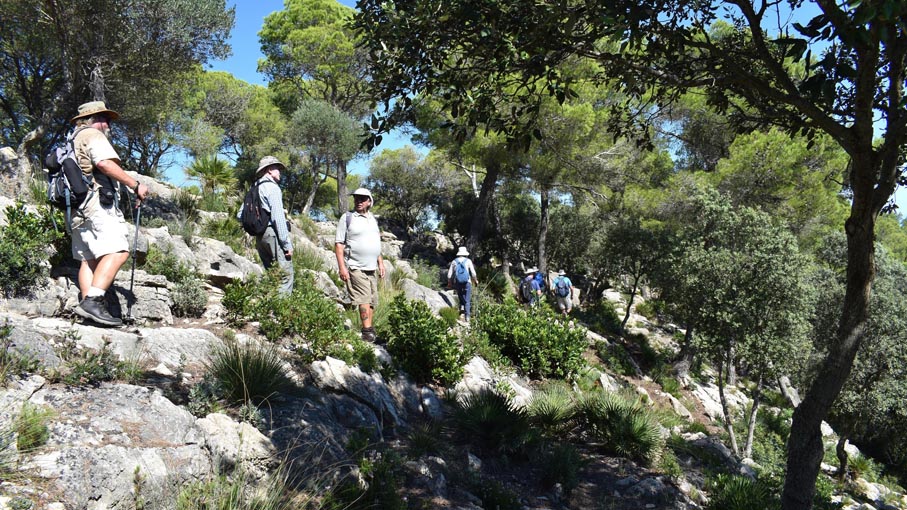 Navigating the rocky outcrop just before the beacon.
