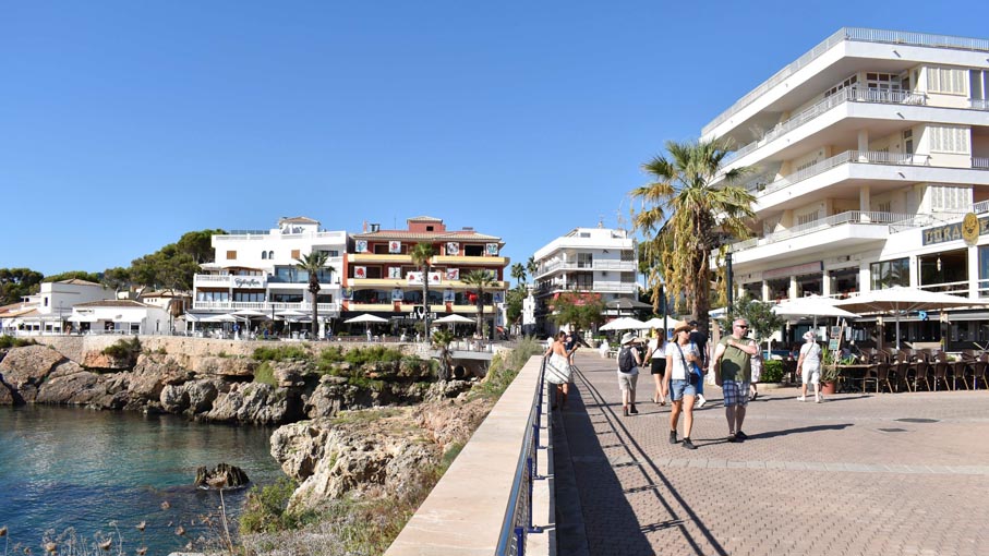 Part-of-the-port-promenade.