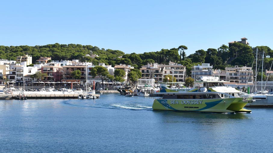 The-boat-going-back-out-to-sea.