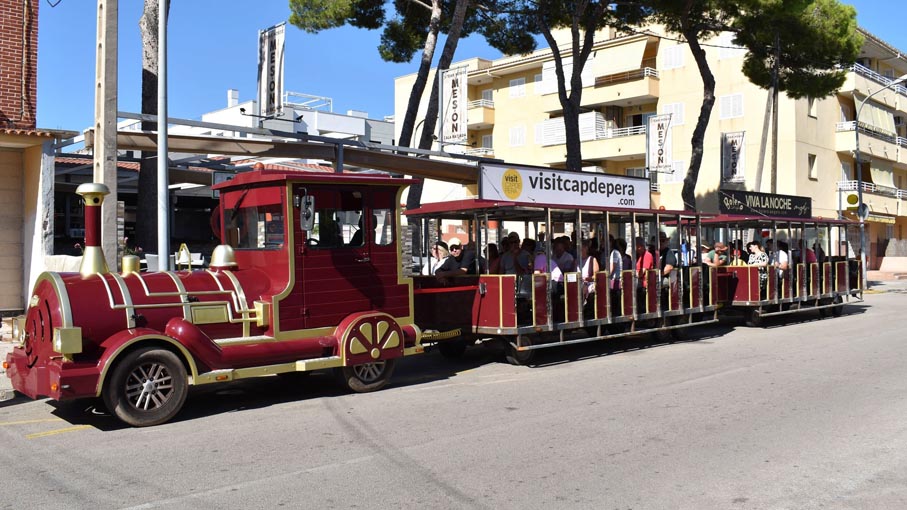This-“Mini-Tren”-runs-from-the-beach-near-our-hotel-to-Font-de-sa-Cala.