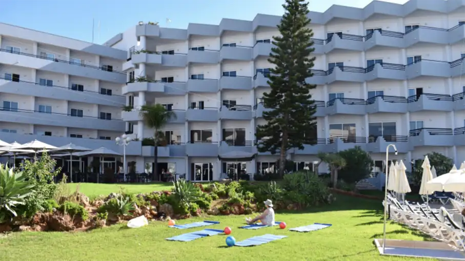 Walking in the Algarve Senior Walkers 30_907