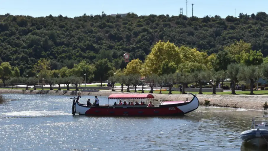 Walking in the Algarve Senior Walkers 58_907
