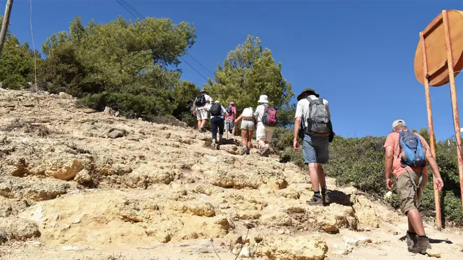 Walking in the Algarve Senior Walkers 93_907