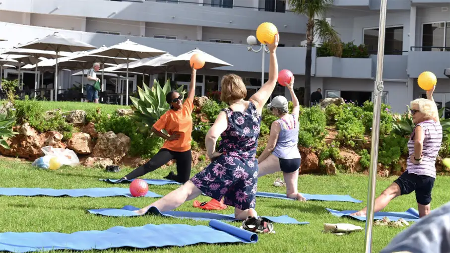 Walking in the Algarve Senior Walkers 98_907